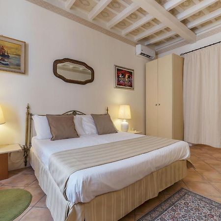 Fontanella Borghese Apartment - FromhometoРим Екстериор снимка
