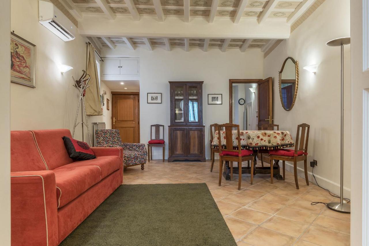 Fontanella Borghese Apartment - FromhometoРим Екстериор снимка