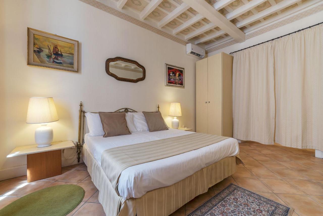 Fontanella Borghese Apartment - FromhometoРим Екстериор снимка