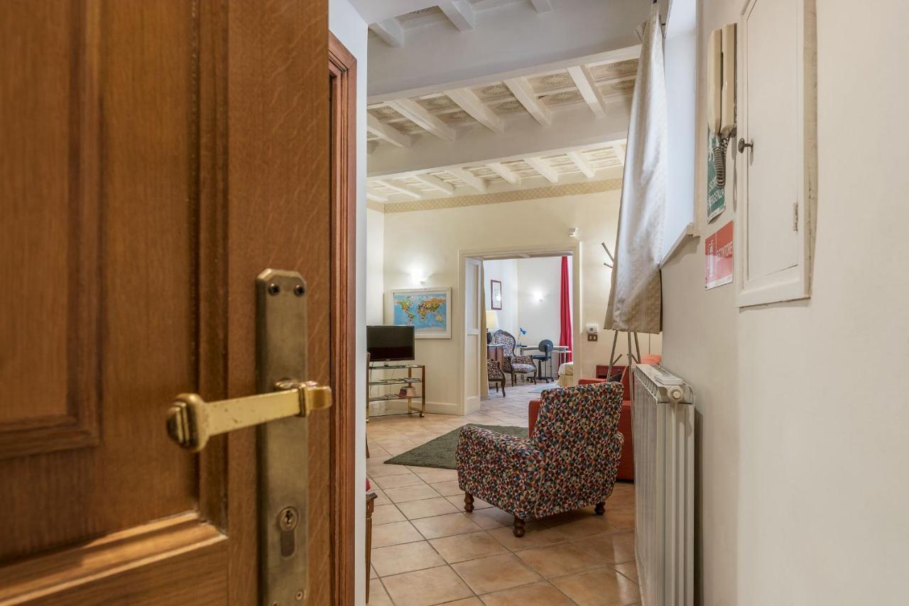 Fontanella Borghese Apartment - FromhometoРим Екстериор снимка