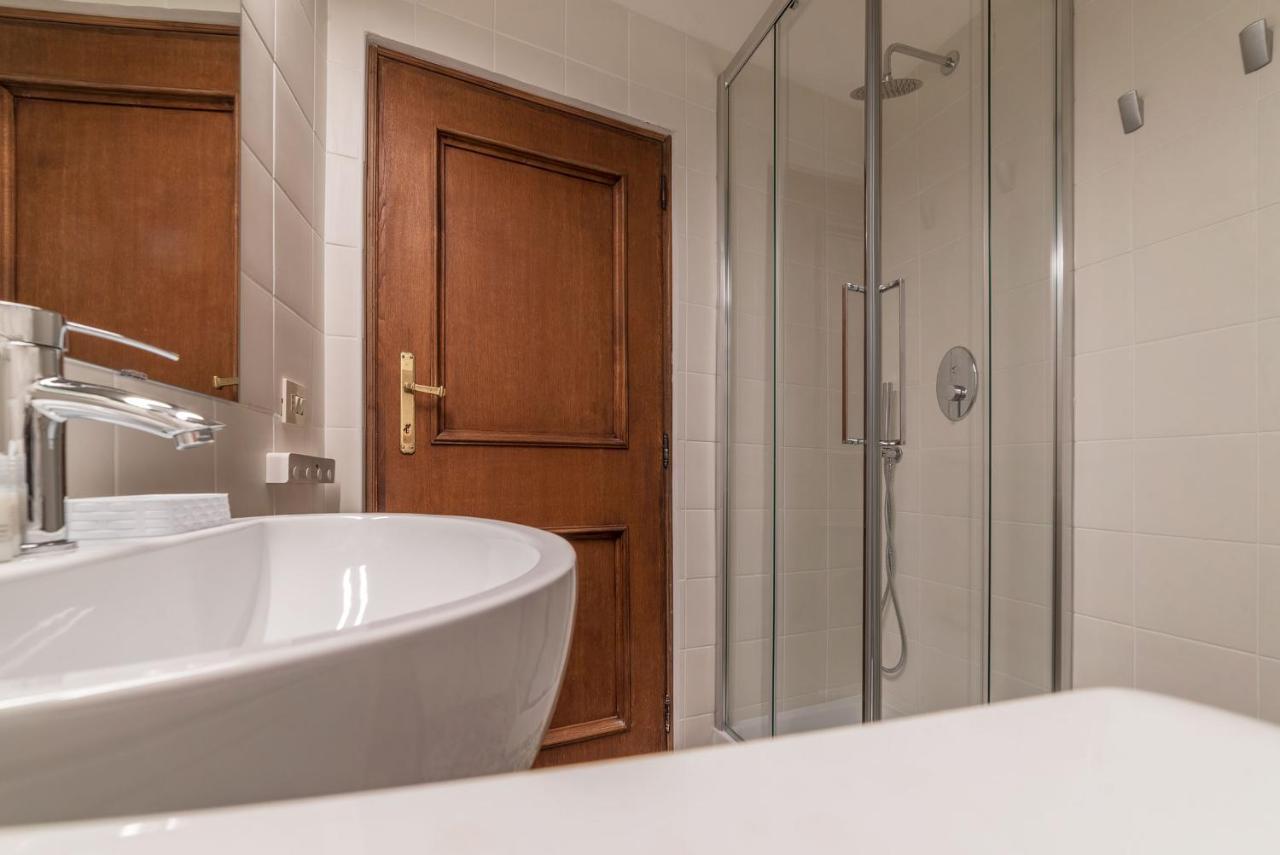 Fontanella Borghese Apartment - FromhometoРим Екстериор снимка